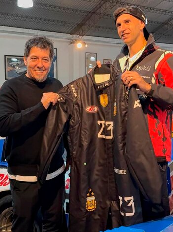 El Dibu Martínez con el