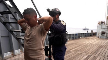 Un funcionario de la Armada