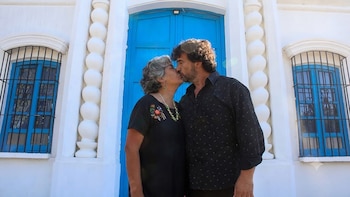 Construyó una réplica de la Casa de Tucumán por amor a su mujer: está menos de dos horas de CABA y esconde una historia fascinante