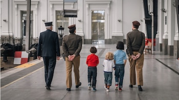 Los tres hermanos abandonados en una estación de Barcelona que pasaron 40 años buscando respuestas: “Tenía miedo de perder la vida que tenía ahora”