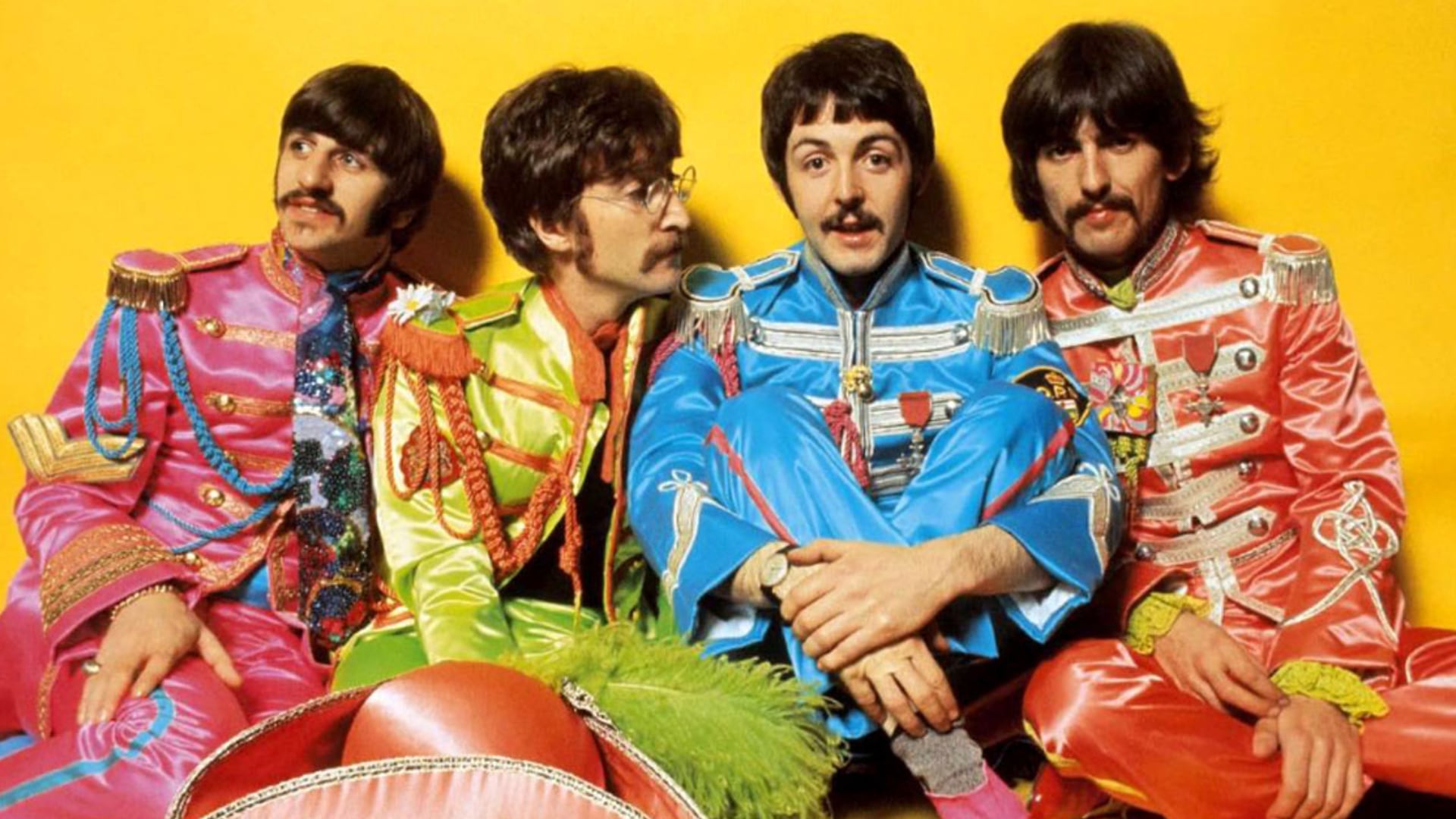Las canciones del álbum combinan psicodelia, música hindú, music hall y arreglos sinfónicos que exploran temas de la conciencia, el amor, la rutina y lo cotidiano