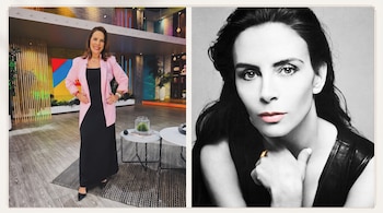 Una mujer con saco rosa en un estudio de televisión junto a un retrato fotográfico en blanco y negro con labios y anillo en color.