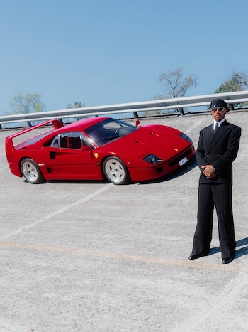 Lewis Hamiltona arribó con su Ferrari F40 a Monza para correr en la Fórmula 1