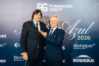 Luis Caro, presidente de Fundación GEDyT, junto a Daniel López Rosetti, durante la sexta edición de la Noche Azul