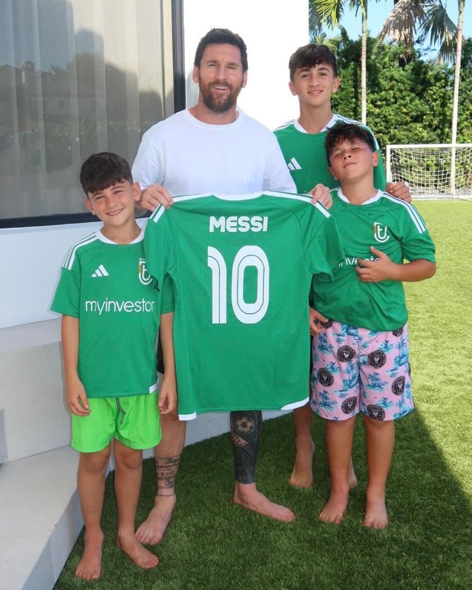 El conjunto catalán adquirido por el rosarino se alista para iniciar la temporada (@ue_cornella)