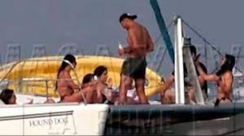 Carlos Zambrano captado en fiesta