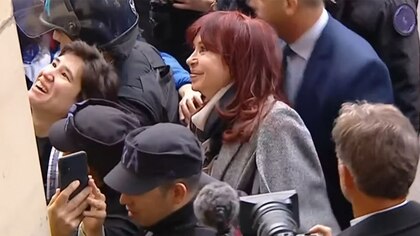 Cristina Kirchner llegó a Comodoro Py para declarar como testigo en el juicio por el intento de asesinato en su contra