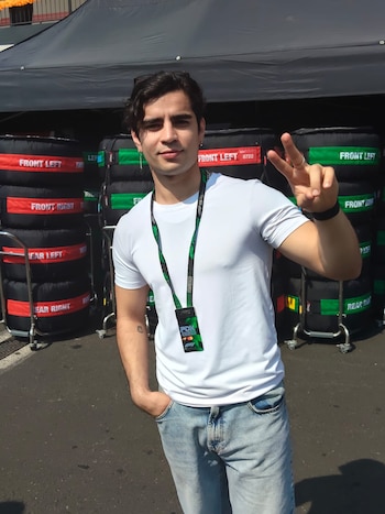 El actor mexicano apoya a Checo Pérez en la CDMX