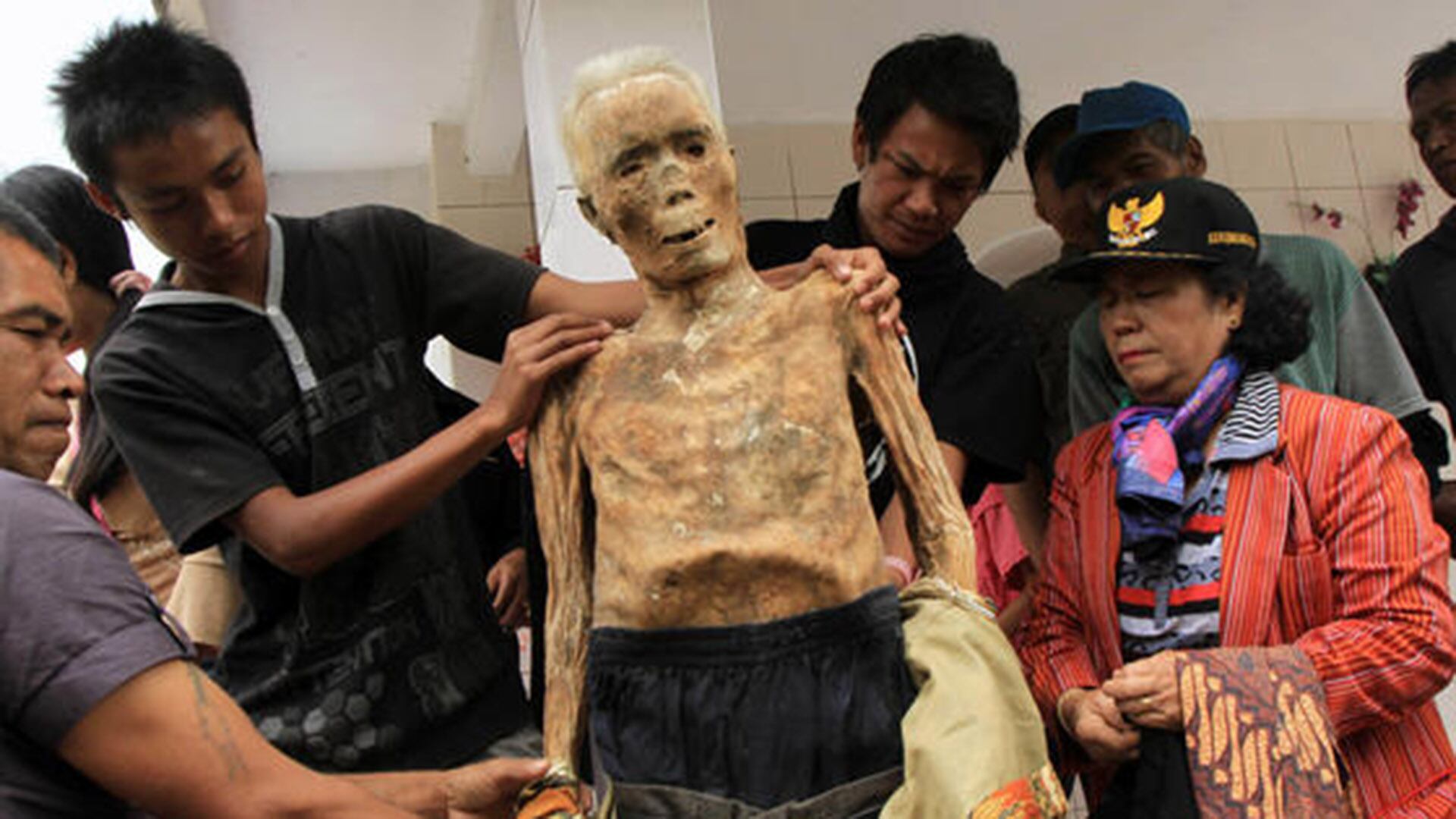 El funeral toraja marca la transición del alma hacia el mundo espiritual Puya, acompañado de rituales y sacrificios de búfalos (AP Photo/Elang Herdian)