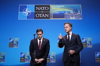 El secretario de Estado de Estados Unidos, Marco Rubio (izquierda), y el secretario general de la OTAN, Mark Rutte, ofrecen una declaración durante una cumbre de ministros de Exteriores de la alianza en Helsingborg, Suecia, el 22 de mayo de 2026 (AP Foto/Julia Demaree Nikhinson)