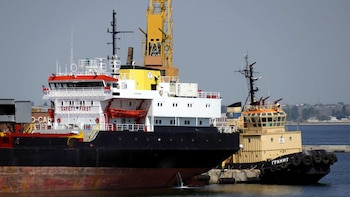 Ucrania denuncia un marinero muerto y tres heridos en un ataque ruso a un carguero civil en Odesa