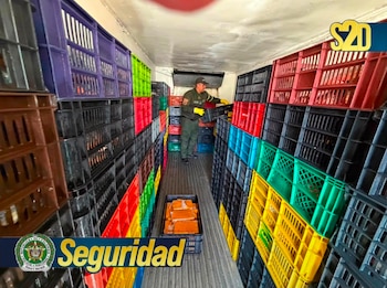 El conductor del camión fue capturado mientras avanzan las investigaciones para establecer el origen y destino de la droga -crédito @DirectorPolicia/X