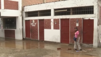 Padres y docentes exigen acción: añego deja tres mil alumnos sin clases en Fe y Alegría 25| TV Perú