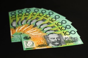 Los comentarios de Chalmers se dan después de que el Banco Australiano de la Reserva (RBA, por siglas en inglés) anunciara este jueves en un comunicado que los nuevos diseños, que tardarán años en ser diseñados e impresos, “honrarán” a los indígenas, aunque mantendrán en la otra cara del billete la imagen del Parlamento Australiano. (BLOOMBERG)