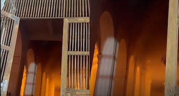 Incendio en Santa Marta en pleno Jueves Santo - crédito @elinformador/IG