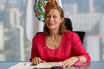 Tatiana Clouthier fue felicitada por