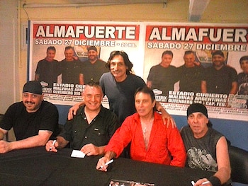Santiago Raffo se reencontró con Ricardo Iorio, 30 años después, en un meet & greet previo a un show del grupo en el microestadio Malvinas Argentinas en 2014.