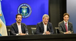 Créditos hipotecarios, dólares del colchón y rutas: las apuestas del Gobierno para reactivar la economía sin aumentar el gasto