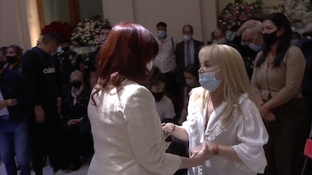 Claudia Villafañe junto a Cristina