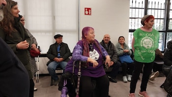 Paca Blanco espera en la