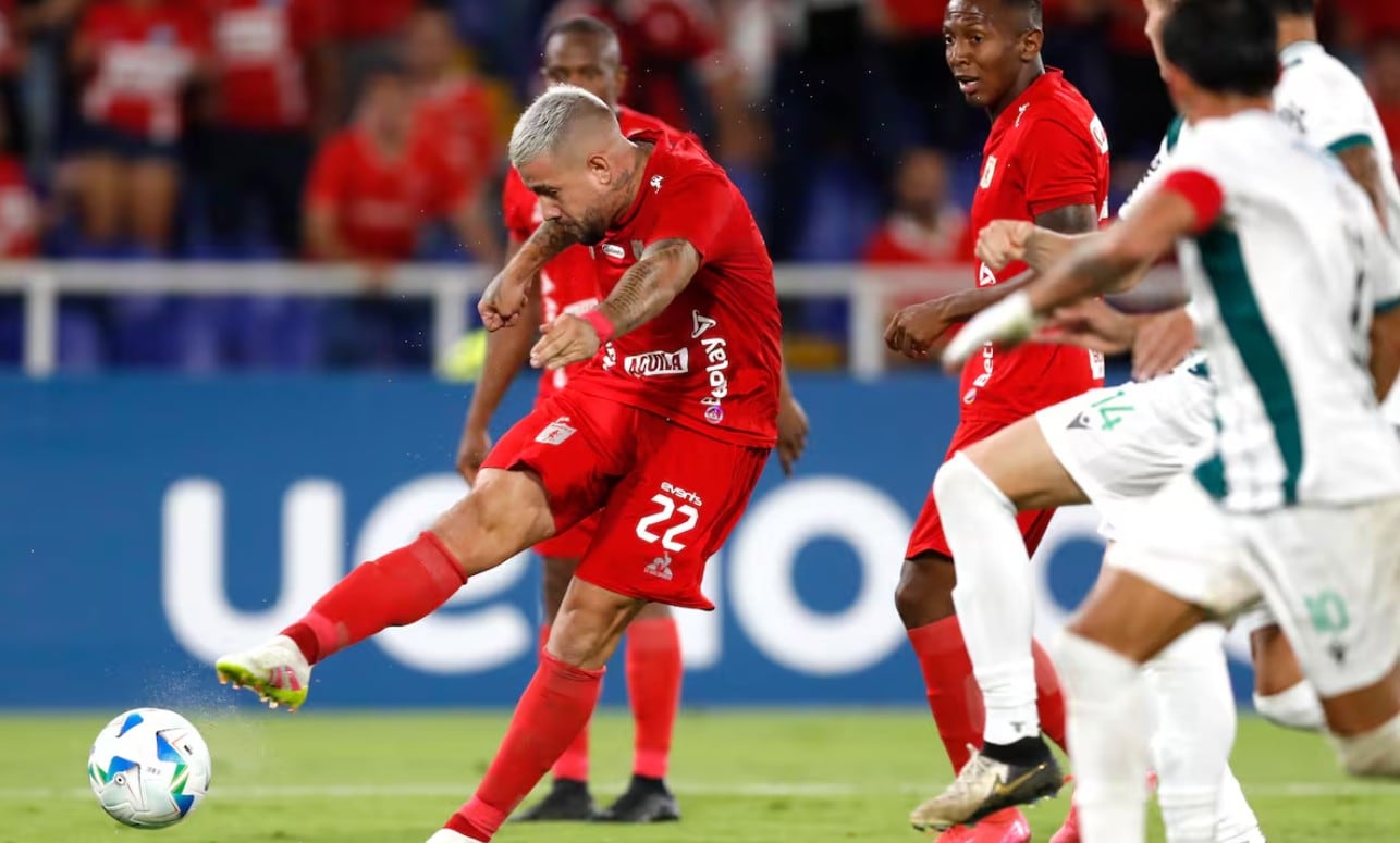 Rodrigo Holgado no jugará fútbol hasta el 26 de septiembre de 2026 por una sanción de la FIFA por documentación falsa para pertenecer a la selección Malasia - crédito Ernesto Guzmán/EFE