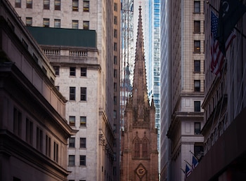 La iglesia Trinity, situada frente