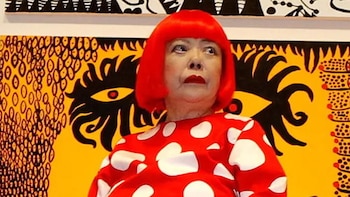 Por qué Yayoi Kusama fue más vanguardista que Warhol y terminó convirtiéndose en el ícono pop más fotografiado de los museos del mundo