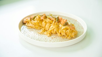 Cómo hacer una pasta carbonara más ligera y con un extra de fibra: sustituye el guanciale por este saludable ingrediente