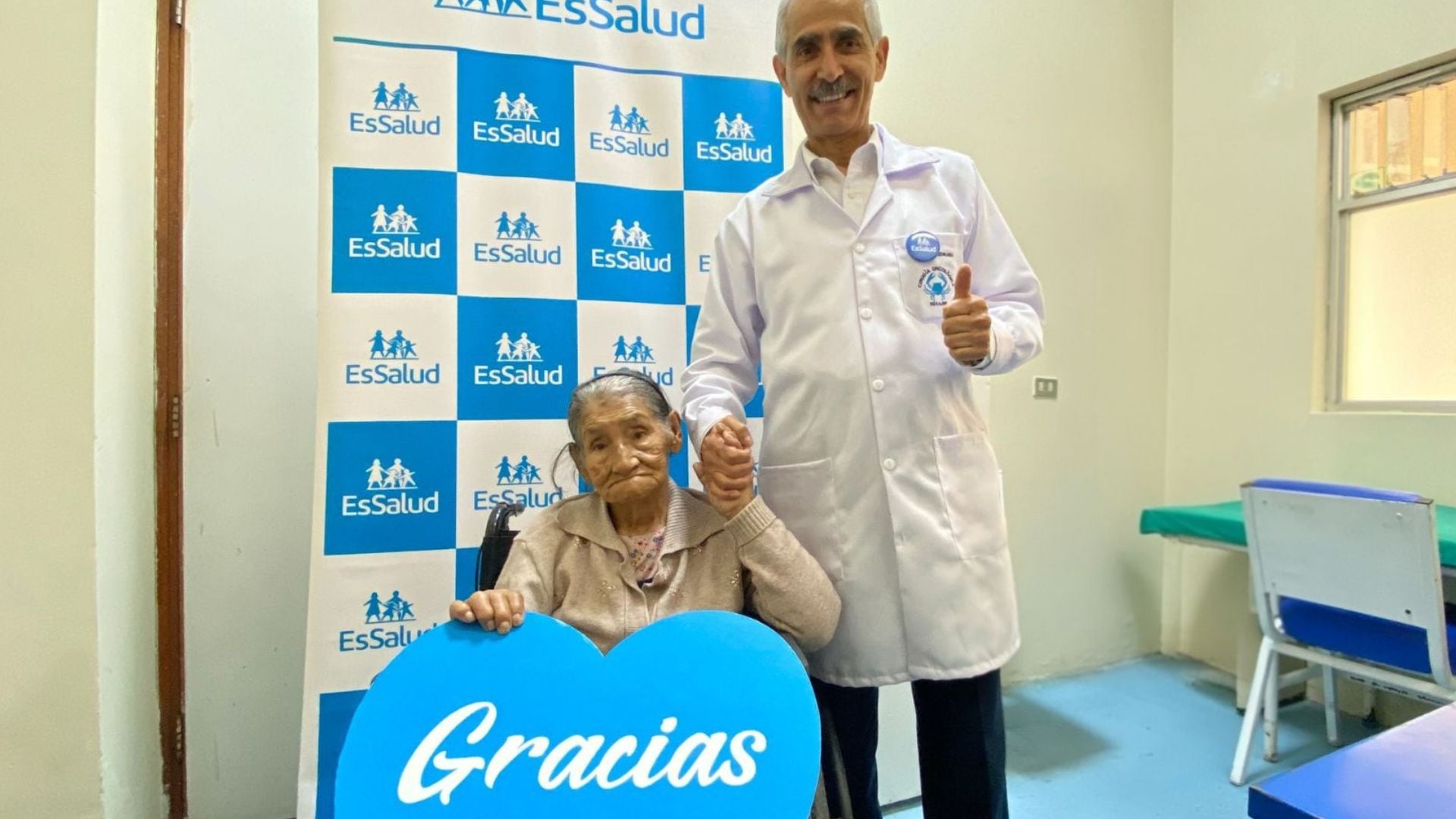 Adulta mayor venció el cáncer de cólon y es dada de alta en la víspera de Navidad | Foto: EsSalud