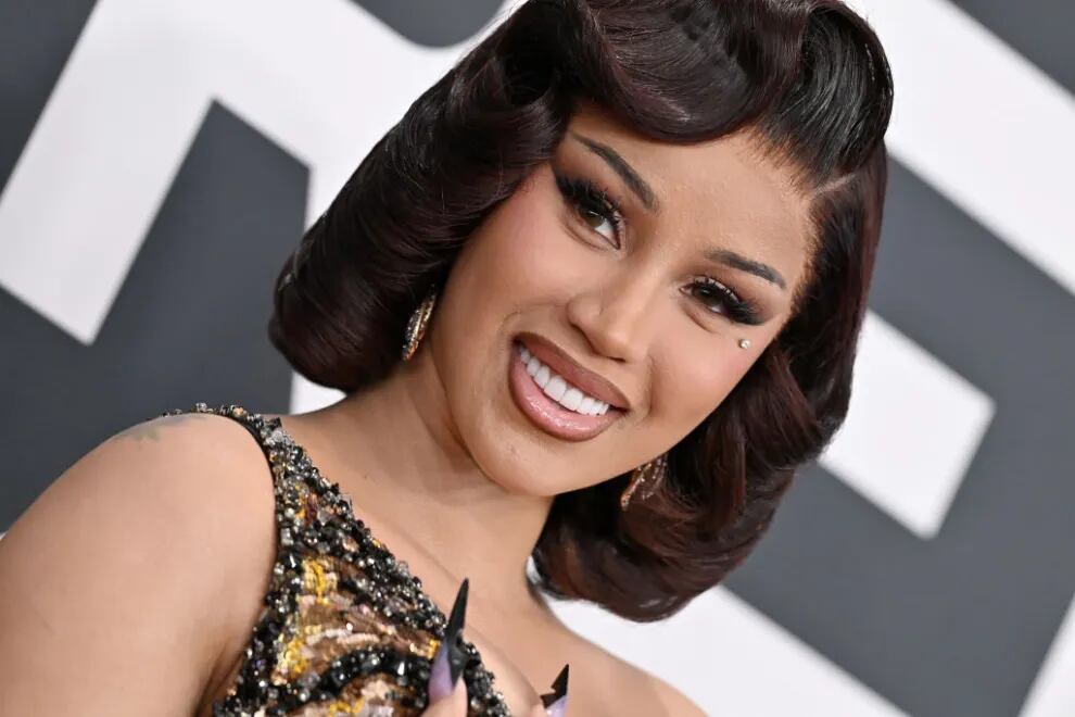 La artista en la ceremonia de los Grammy, donde mostró un look sofisticado y audaz.