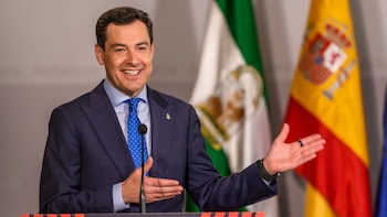 El CIS da la mayoría absoluta a Juanma Moreno y al PSOE su peor resultado histórico en Andalucía