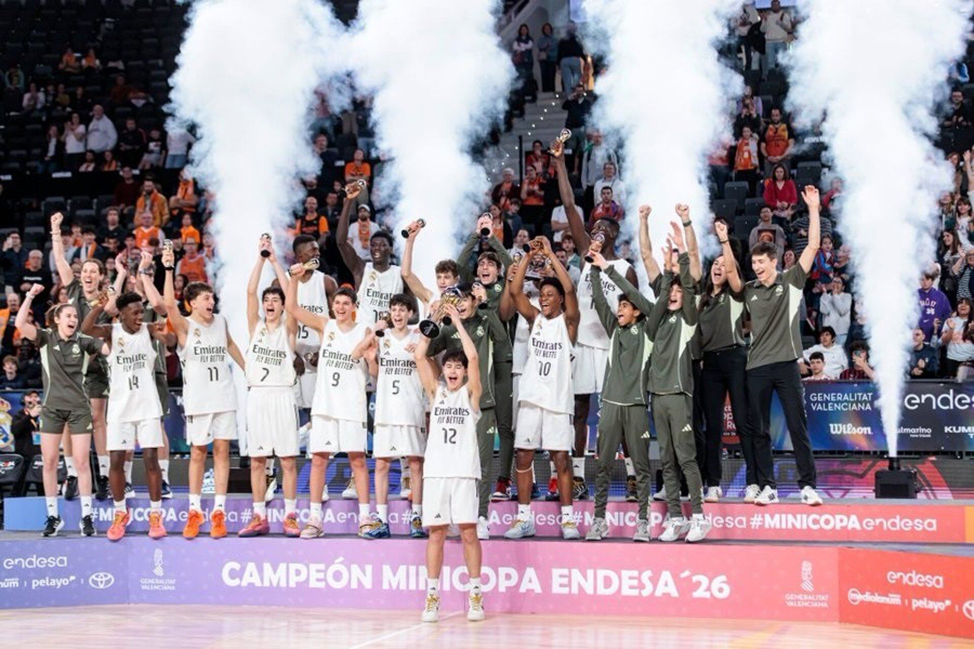 El Real Madrid supera al Valencia Basket y alza su décima Minicopa Endesa