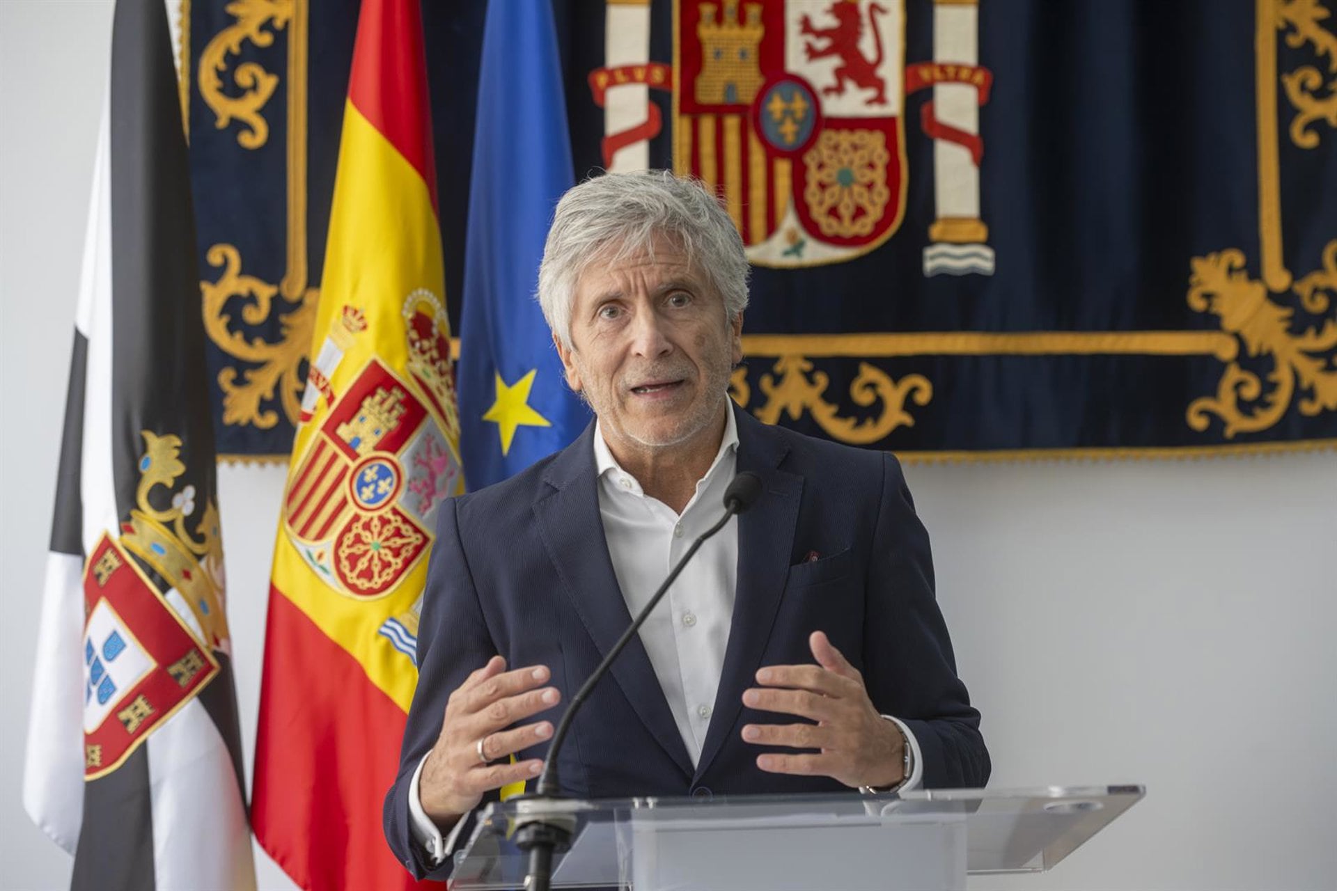 08/09/2026 El ministro del Interior, Fernando Grande-Marlaska, atiende a los medios en la Delegación del Gobierno en Ceuta, a 8 de septiembre de 2026, en Ceuta (España). Marlaska visita el Centro de Acogida Temporal de Extranjeros provisional habilitado por el Ministerio del Interior en el polígono industrial de El Tarajal, para hacer frente a la crisis migratoria que vive la ciudad autónoma.
POLITICA
Marcos Moreno - Europa Press