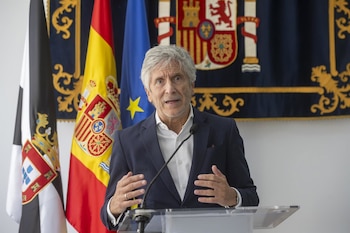 08/09/2026 El ministro del Interior, Fernando Grande-Marlaska, atiende a los medios en la Delegación del Gobierno en Ceuta, a 8 de septiembre de 2026, en Ceuta (España). Marlaska visita el Centro de Acogida Temporal de Extranjeros provisional habilitado por el Ministerio del Interior en el polígono industrial de El Tarajal, para hacer frente a la crisis migratoria que vive la ciudad autónoma.
POLITICA
Marcos Moreno - Europa Press
