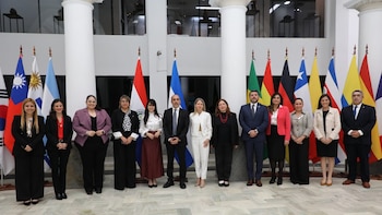 El Salvador y Paraguay acuerdan fortalecer cooperación bilateral en transporte aéreo, educación y seguridad