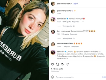 Joven mujer rubia con maquillaje sutil mirando a la cámara, vistiendo una sudadera negra con el logo 'BURBERRY'