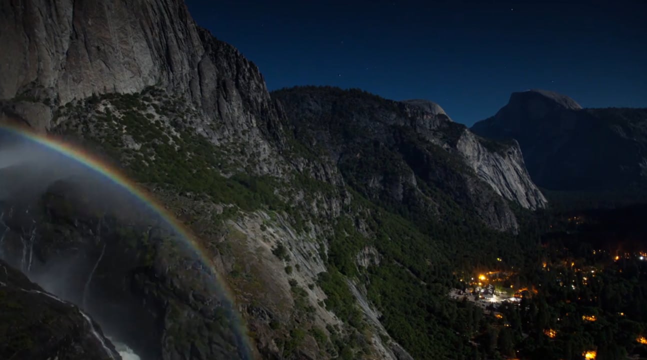 El fenómeno de los arcos lunares en Yosemite fue documentado originalmente por John Muir en el siglo XIX, marcando el inicio del interés científico por los moonbows (YouTube: yosemitenationalpark)