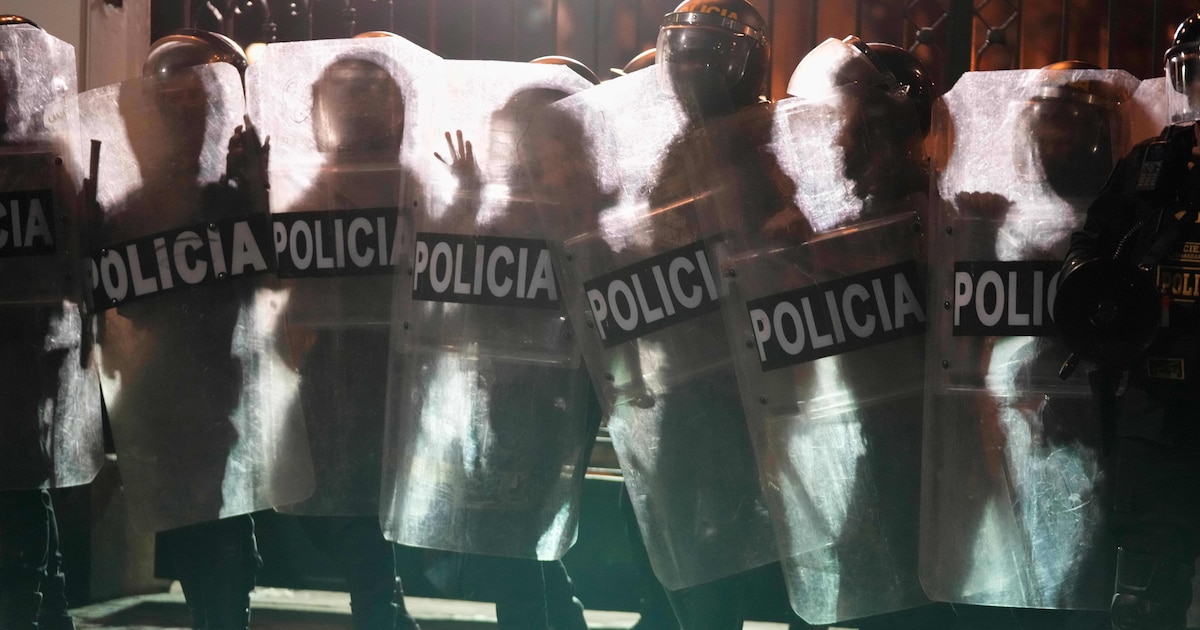 A polícia no Peru estará pronta para matar A polícia no Peru estará pronta para matar