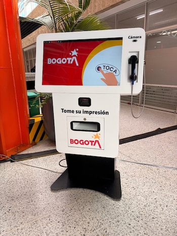 El acceso a Cade Exprés permite consultar información sobre trámites distritales y recibir asesoría personalizada a través de videollamadas o Línea 195 - crédito Alcaldía de Bogotá