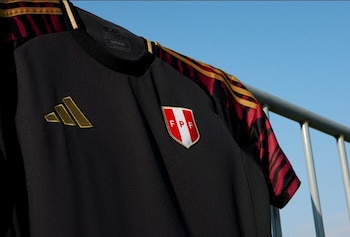 La equipación alterna de Perú