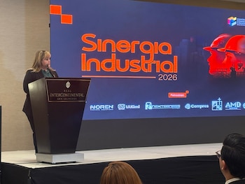 Leticia Escobar explicó que Sinergia Industrial 2026 buscó actualizar los conocimientos de los asociados de la industria salvadoreña./ (Camarasal)