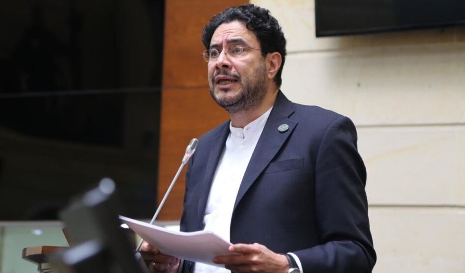 El senador Iván Cepeda habría buscado a Gabriel Muñoz en la cárcel para instarlo a hablar sobre Álvaro Uribe - crédito Prensa Iván Cepeda