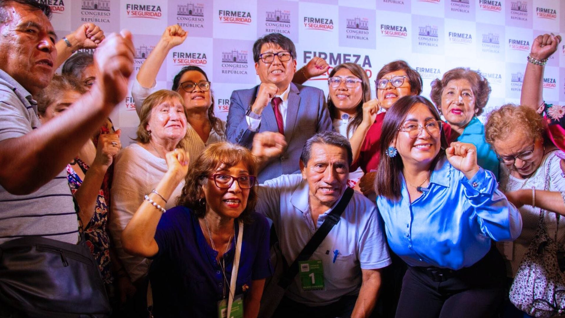 Los maestros celebraron con la aprobación de su Ley de pensión digna. Sin embargo, el BCRP, el MEF y otras entidades han alertado sobre su impacto. - Crédito Waldermar Cerrón