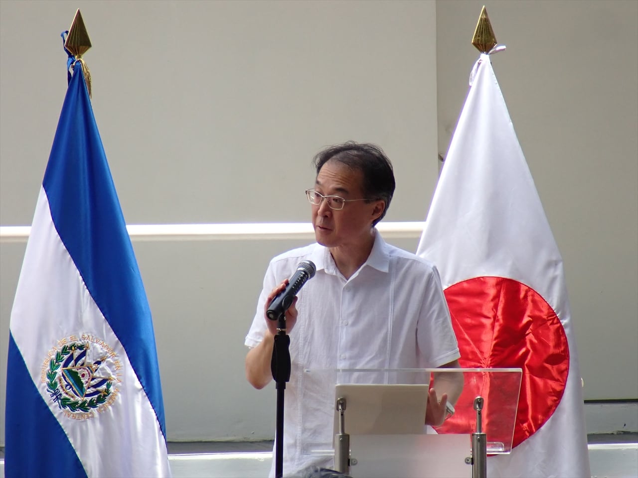 MAEDA Shinji, Consejero de la Embajada del Japón en El Salvador, encabezó el acto de inauguración de la unidad renal./ (Embajada de Japón)
