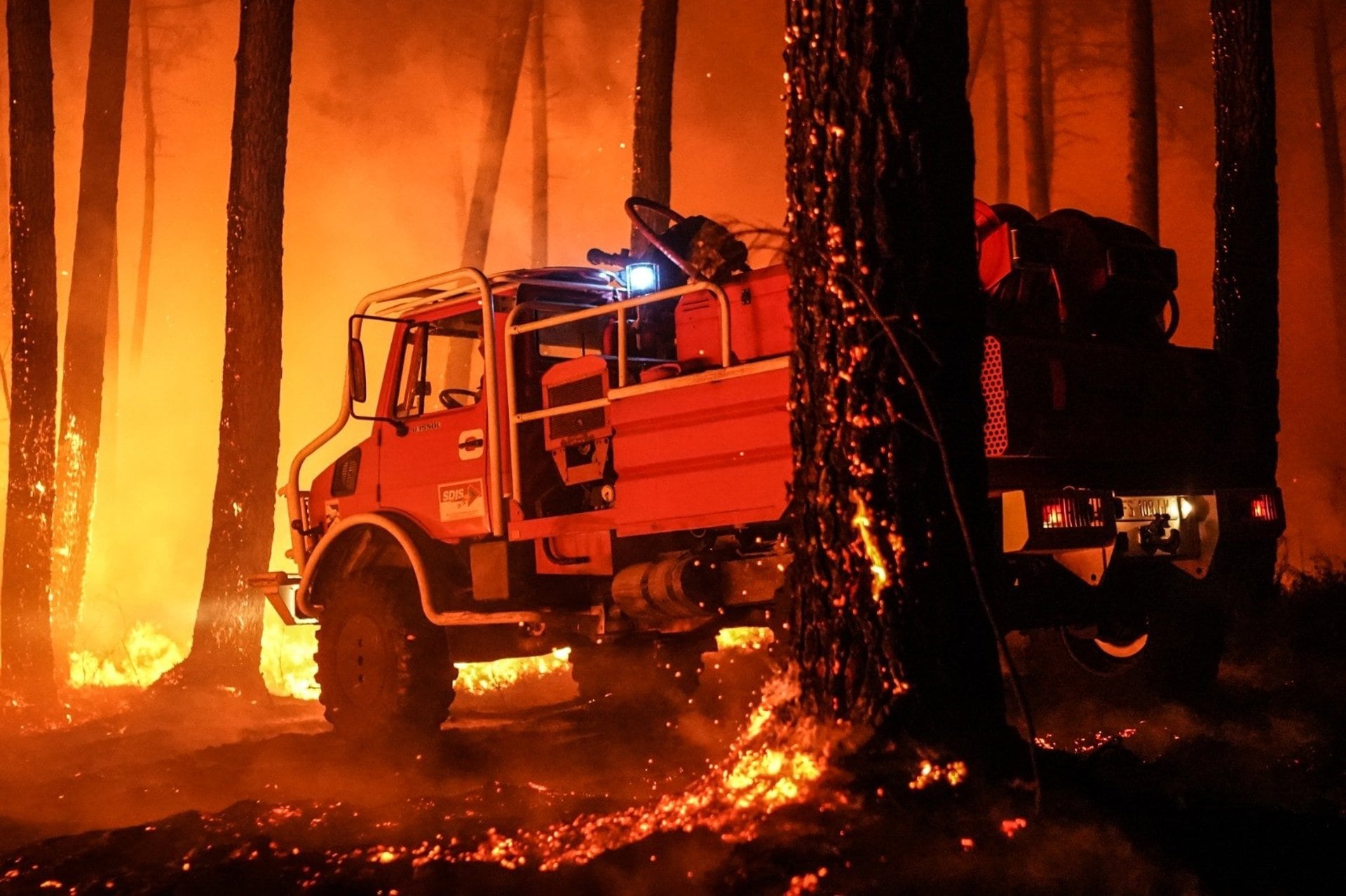 Los incendios en Francia dejan ya más de 200.000 evacuados tras calcinar un récord de casi 98.000 hectáreas