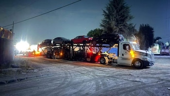 Remolque con autos clásicos que