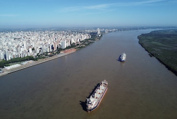 Barcos en el río Paraná,