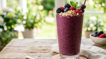 Smoothie de frutos rojos y avena: saciedad, frescura y fibra en minutos