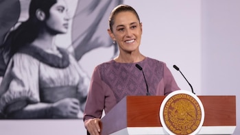 “Todo libro es político”: Sheinbaum agradece reconocimiento de AMLO y compara reaparición de expresidente con opinión de Calderón