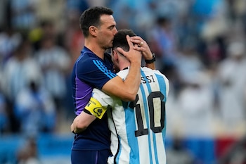 El método de liderazgo de Scaloni convierte a los jugadores en mejores personas, un enfoque que trasciende el fútbol y deja enseñanzas para la vida (AP Foto/Natacha Pisarenko)